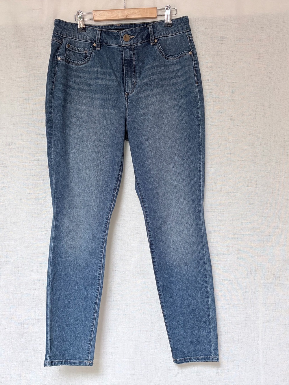 D.Jeans women’s Jeans-high rise,skinny ankle,mid-blue wash denim,stretch.Sz 12
